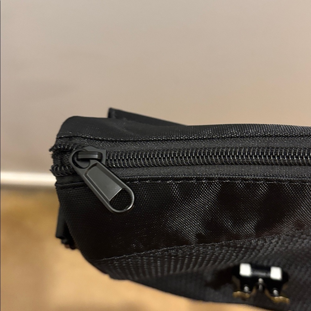 Trapstar Irongate T Crossbody Bag - Picture 8 of 9